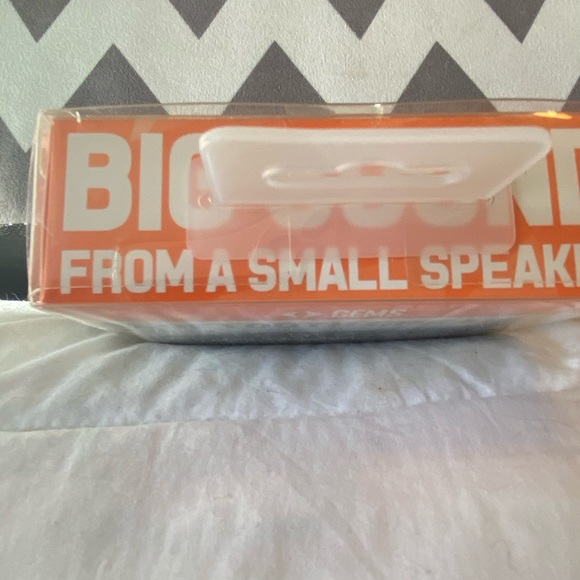 Bluetooth Speaker - Picture 3 of 4